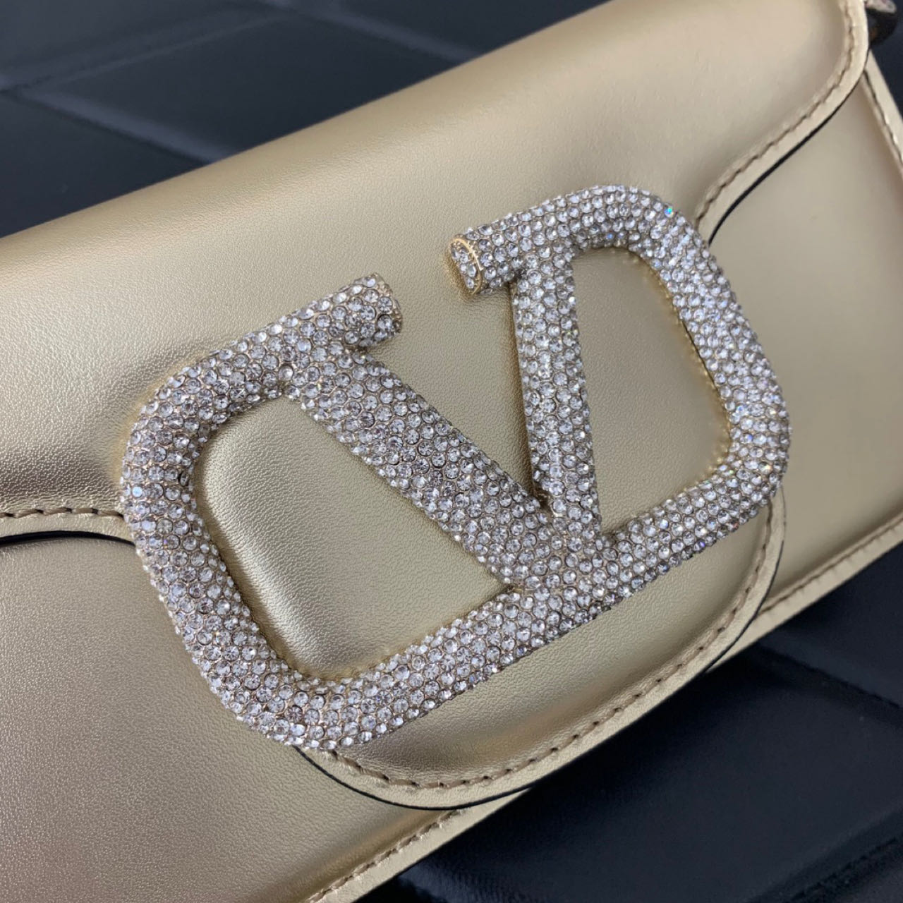 Valenti Garavani Micro Locò Crystal-embellished Bag   (20-11-5cm) - DopestKickz