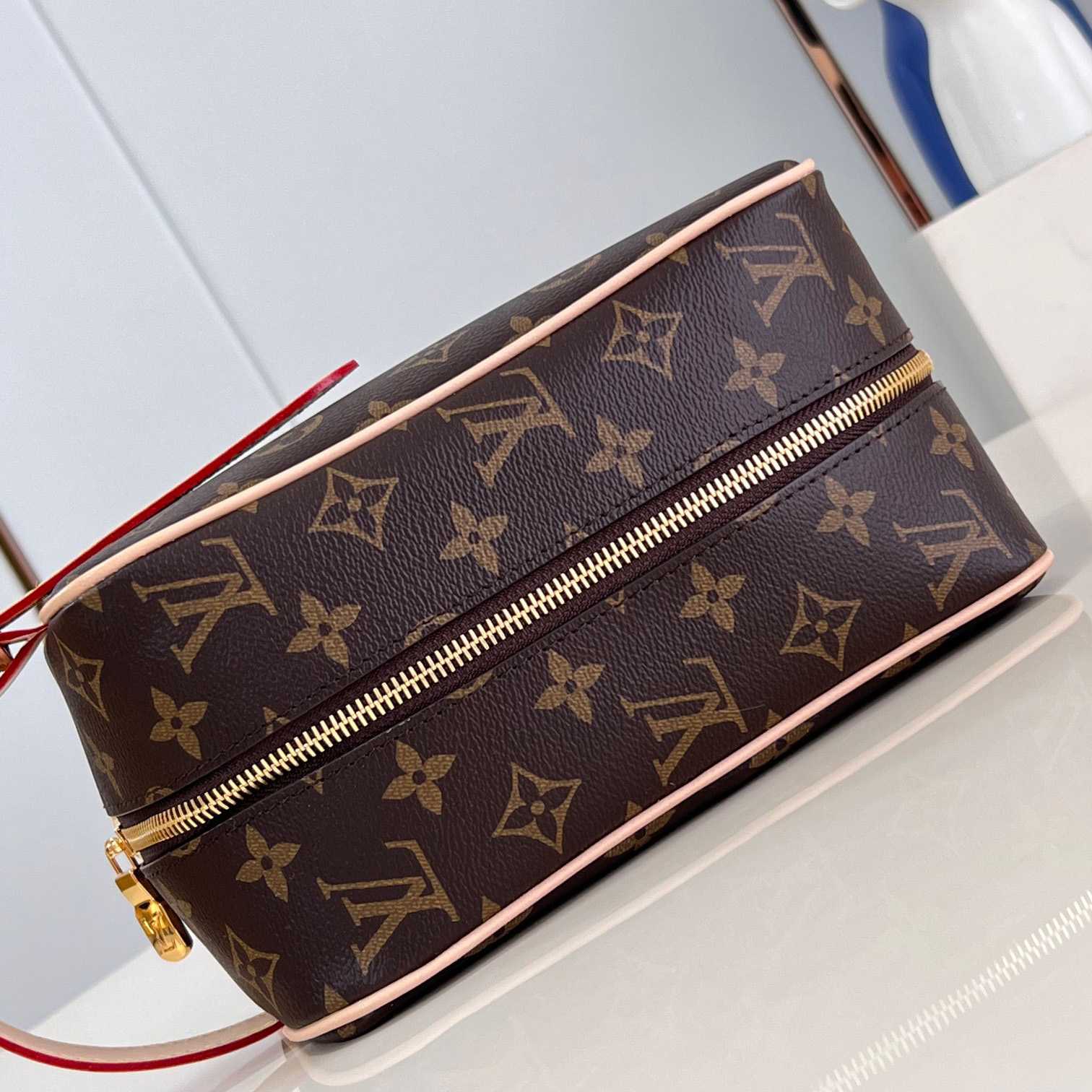 Louis Vuitton Locker Dopp Kit   M83112 - DopestKickz