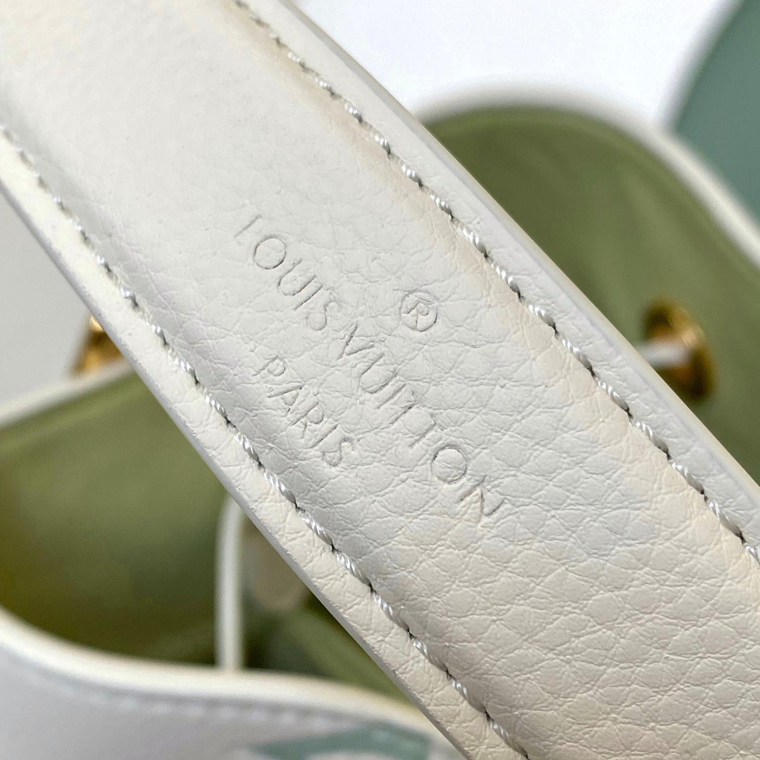 Louis Vuitton Néonoé BB   M24048 - DopestKickz
