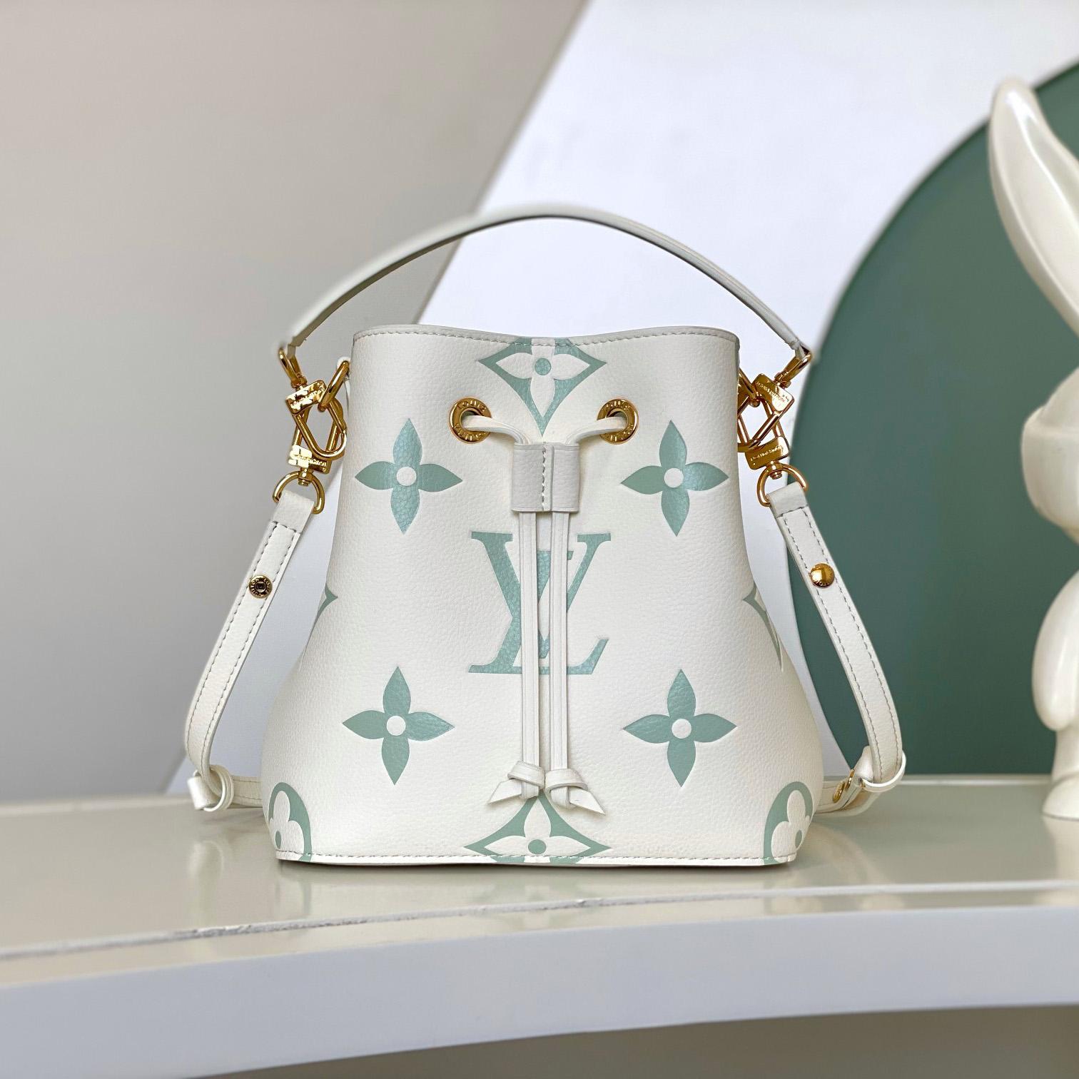 Louis Vuitton Néonoé BB   M24048 - DopestKickz