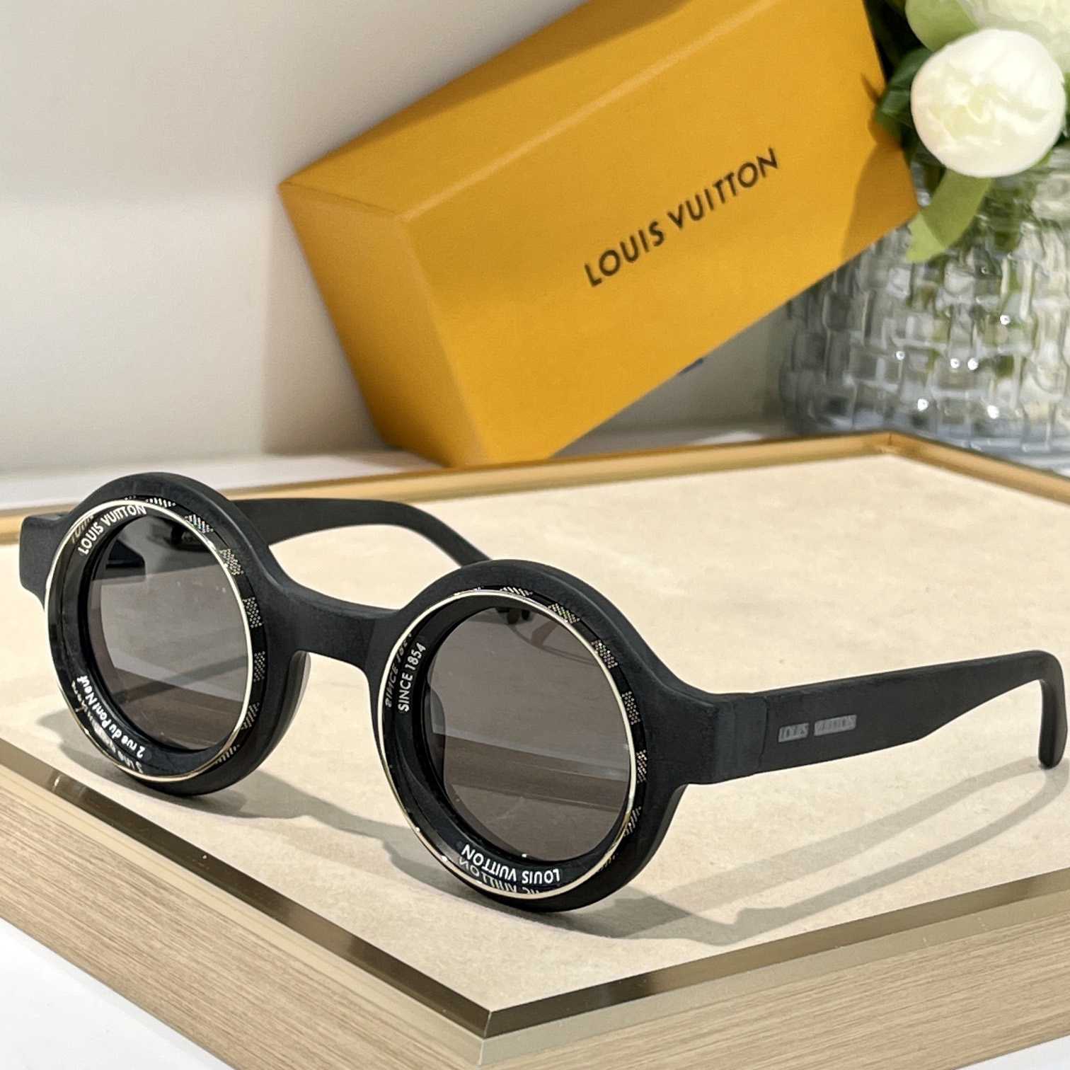 Louis Vuitton LV Super Vision Round Sunglasses    Z2386U - DopestKickz