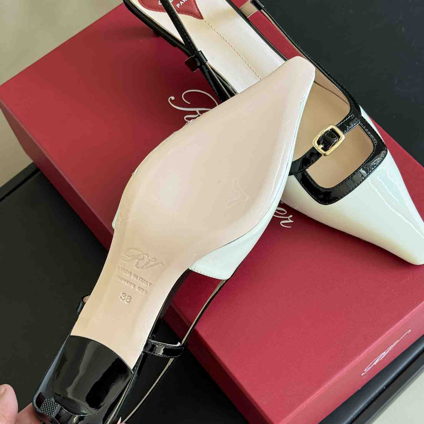Roger Vivier Viv’ Canard Slingback Pumps in Patent Leather - DopestKickz