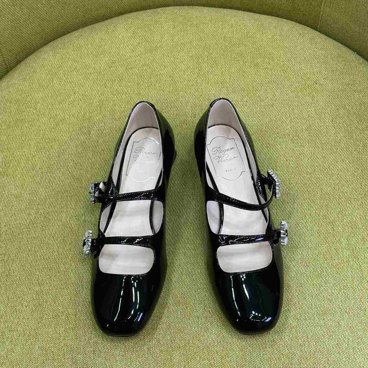 Roger Vivier Trés Vivier Strass Buckle Mini Babies Ballerinas in Patent Leather - DopestKickz