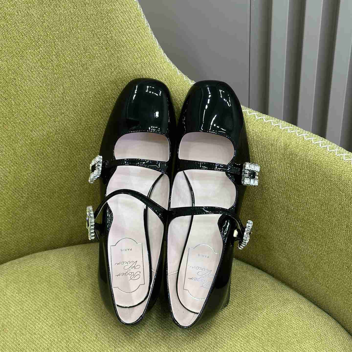 Roger Vivier Trés Vivier Strass Buckle Mini Babies Ballerinas in Patent Leather - DopestKickz