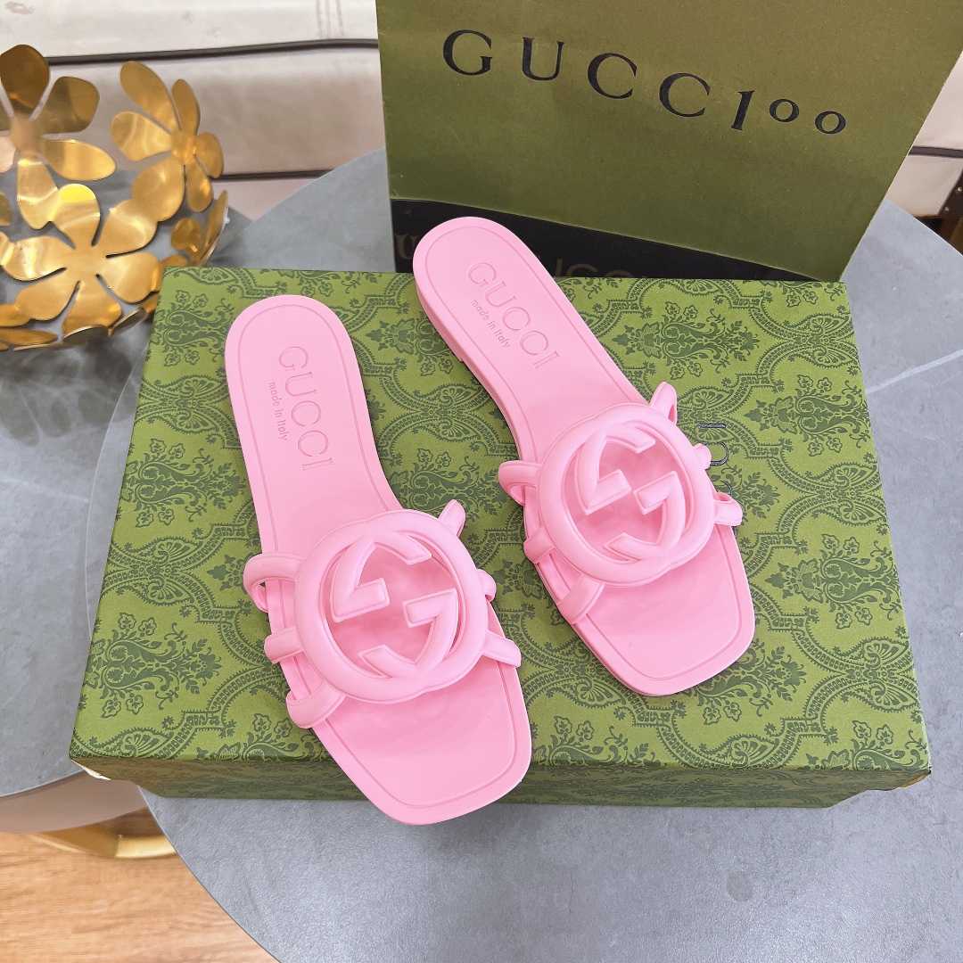 Gucci Women's Interlocking G Slide Sandal - DopestKickz