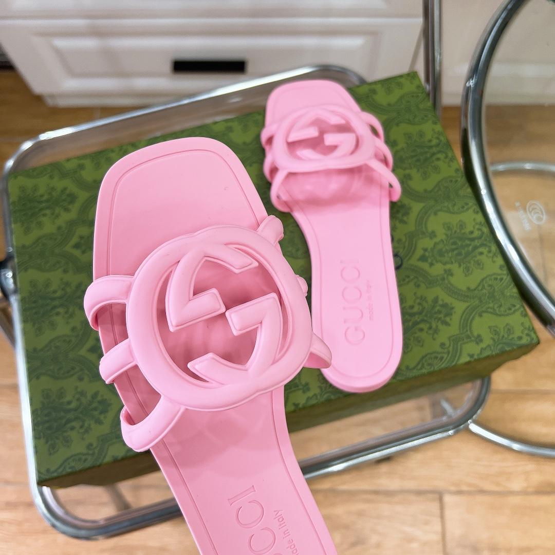 Gucci Women's Interlocking G Slide Sandal - DopestKickz