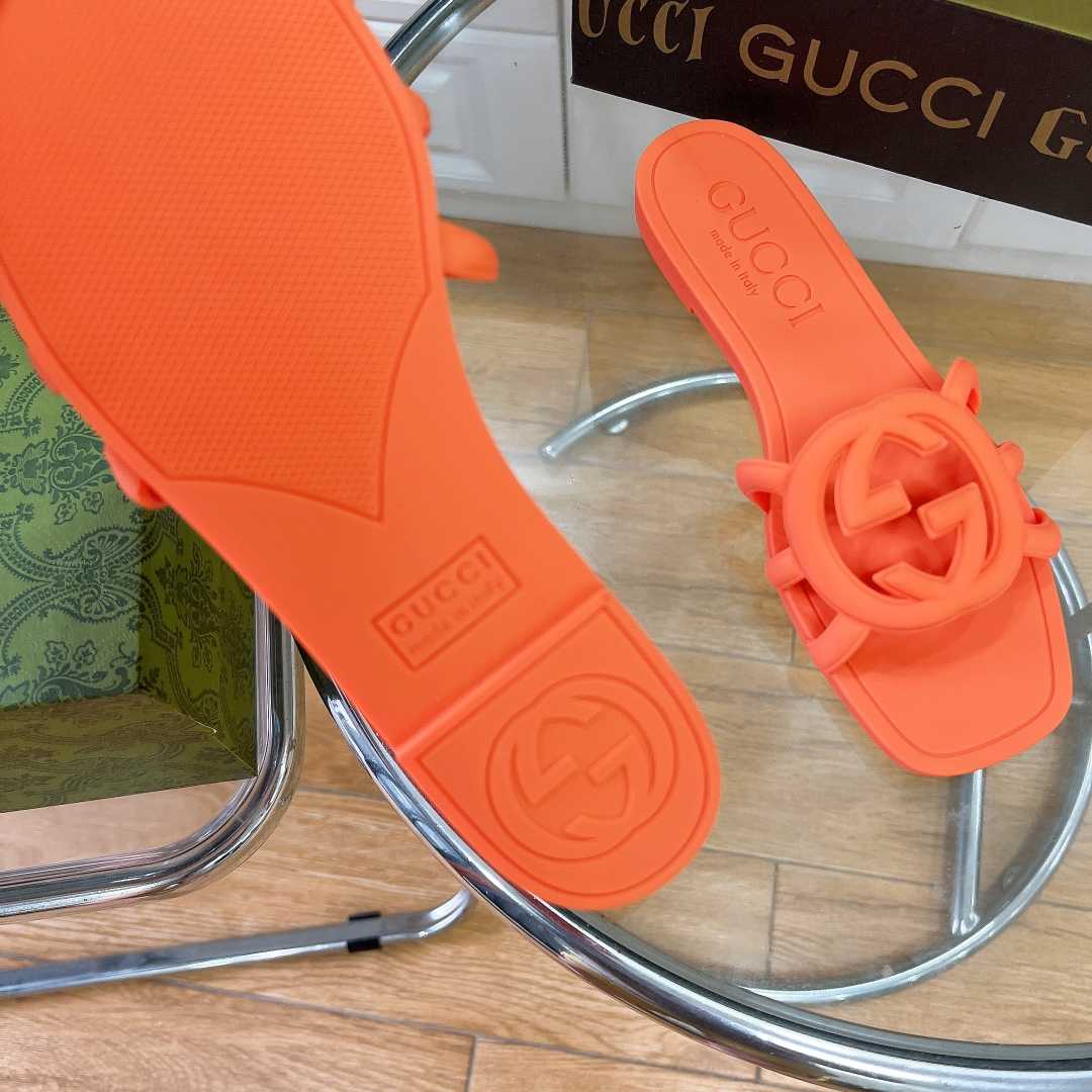 Gucci Women's Interlocking G Slide Sandal - DopestKickz