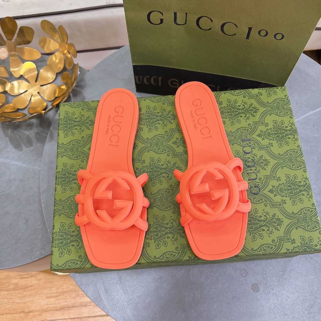 Gucci Women's Interlocking G Slide Sandal - DopestKickz