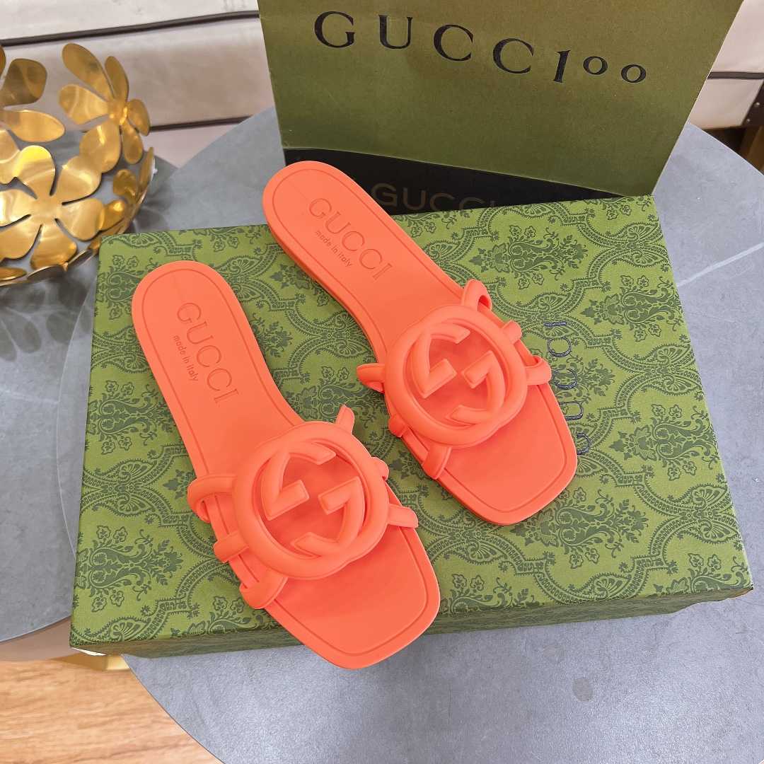 Gucci Women's Interlocking G Slide Sandal - DopestKickz
