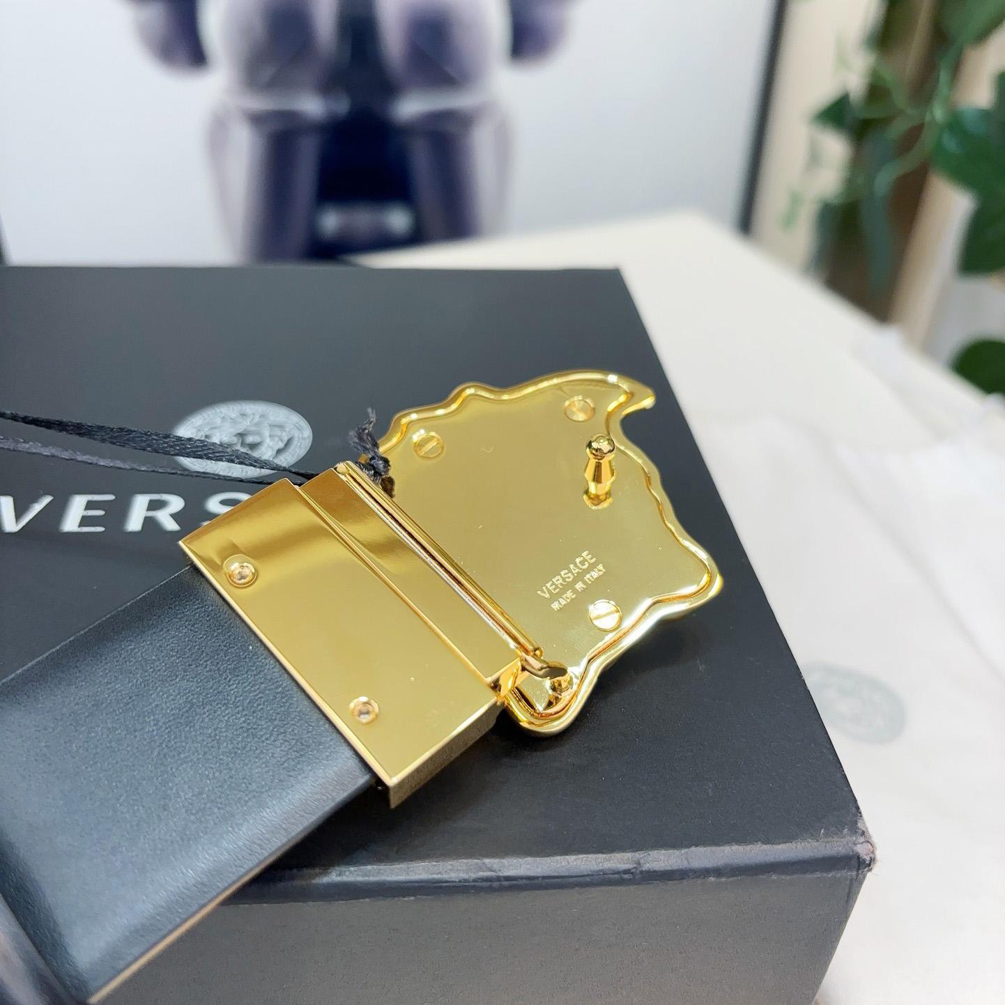 Versace Reversible Leather Belt    40mm - DopestKickz