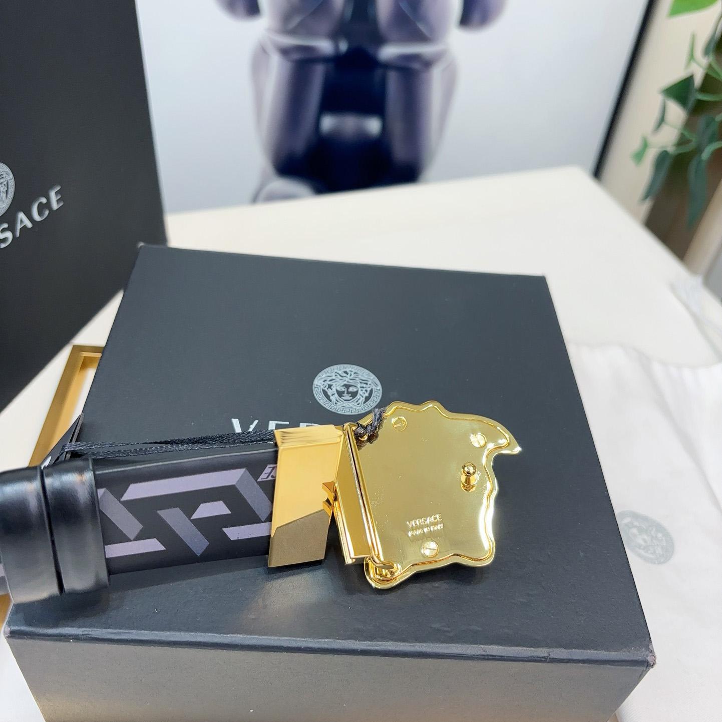 Versace Reversible Leather Belt    40mm - DopestKickz