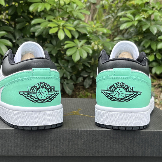 Air Jordan 1 Low Sneaker  553558-131 - DopestKickz