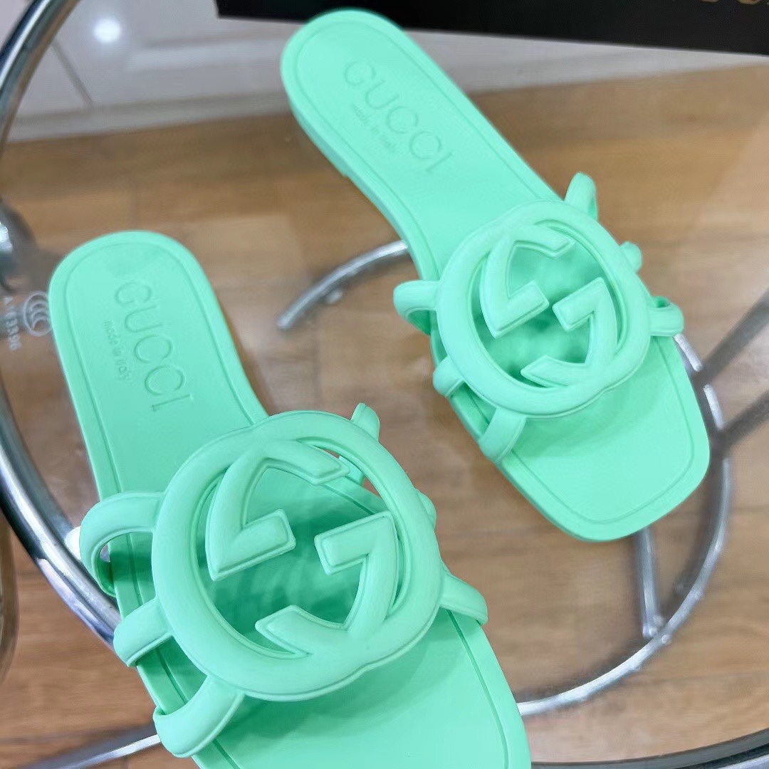 Gucci Women's Interlocking G Slide Sandal - DopestKickz