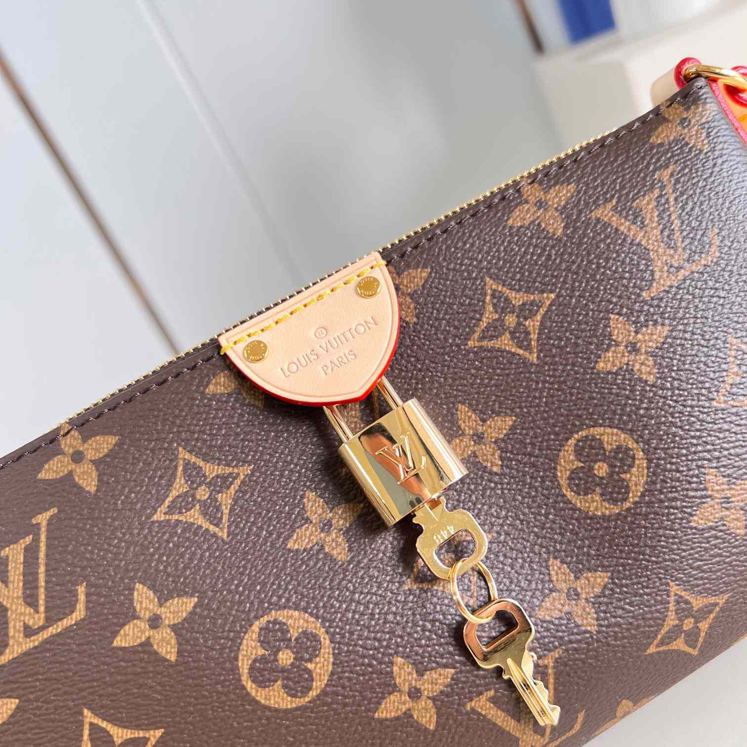 Louis Vuitton Pochette Tirette   M47123 - DopestKickz