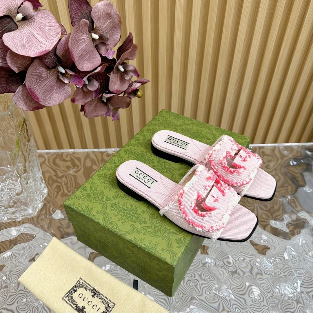Gucci Women's Interlocking G Slide Sandal - DopestKickz
