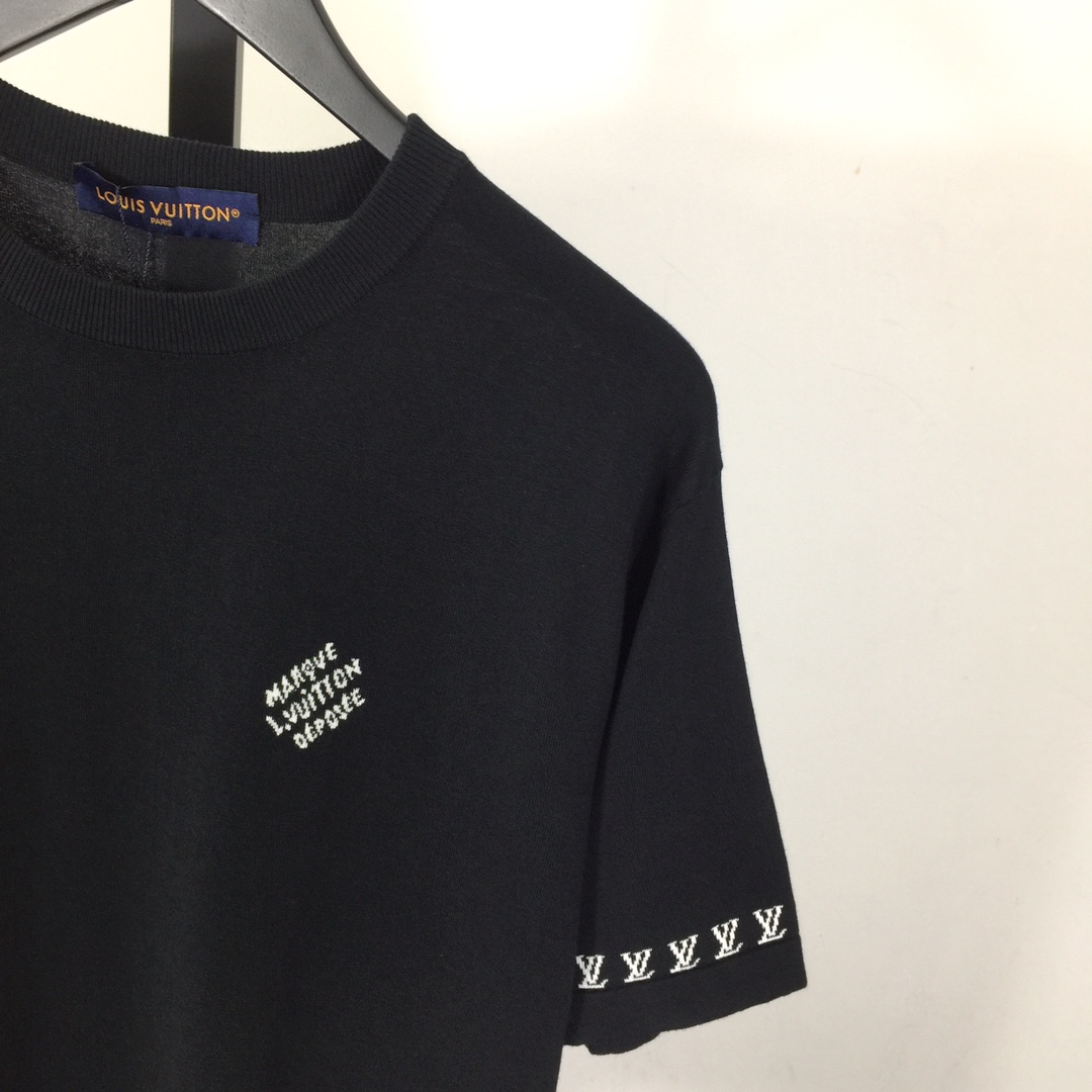 Louis Vuitton Short-Sleeved Cotton Crewneck   1AFQSH - DopestKickz