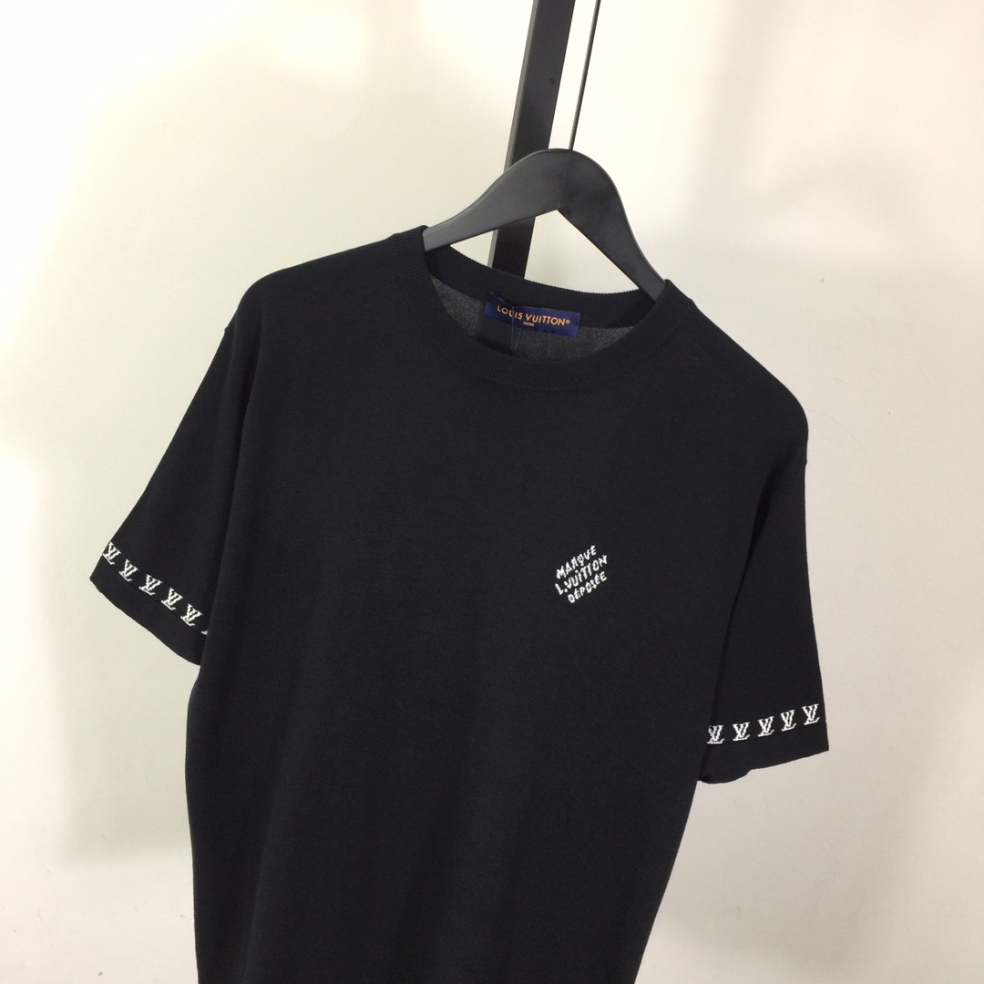 Louis Vuitton Short-Sleeved Cotton Crewneck   1AFQSH - DopestKickz