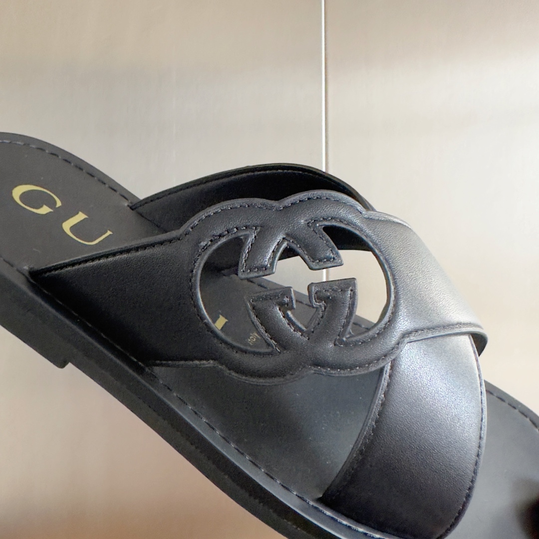 Gucci Men's Interlocking G Slide Sandal - DopestKickz