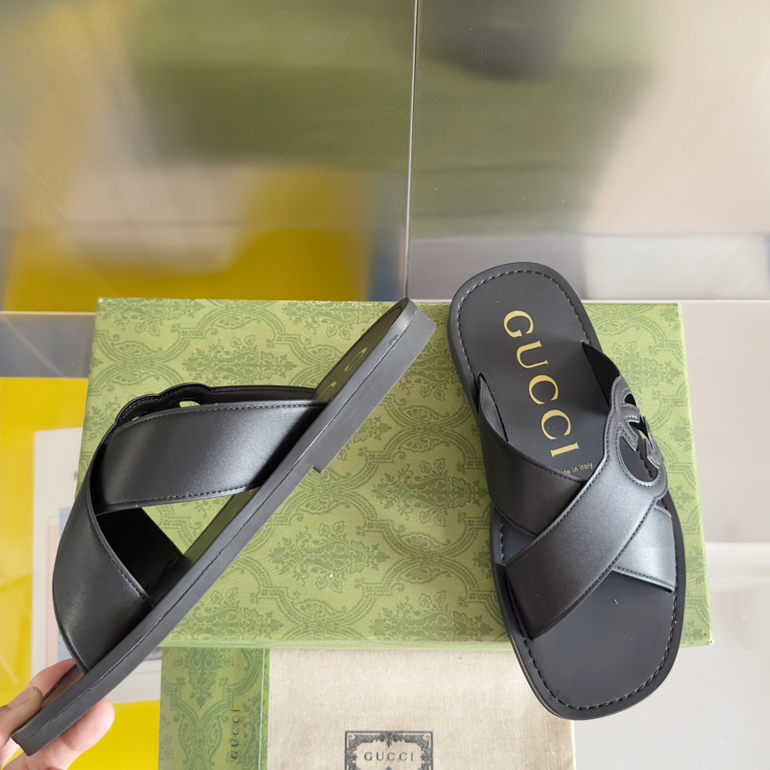 Gucci Men's Interlocking G Slide Sandal - DopestKickz