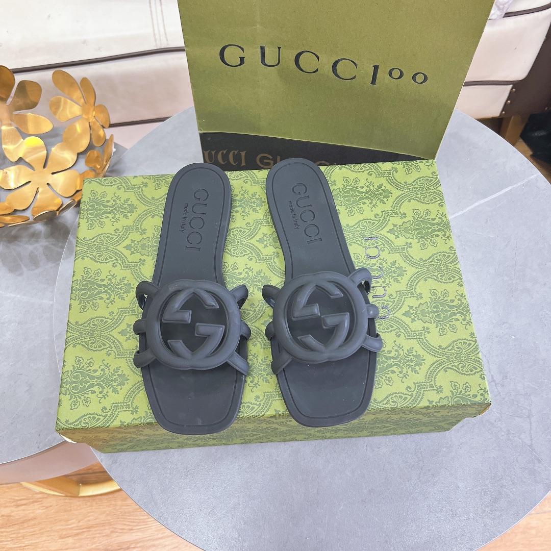 Gucci Women's Interlocking G Slide Sandal - DopestKickz