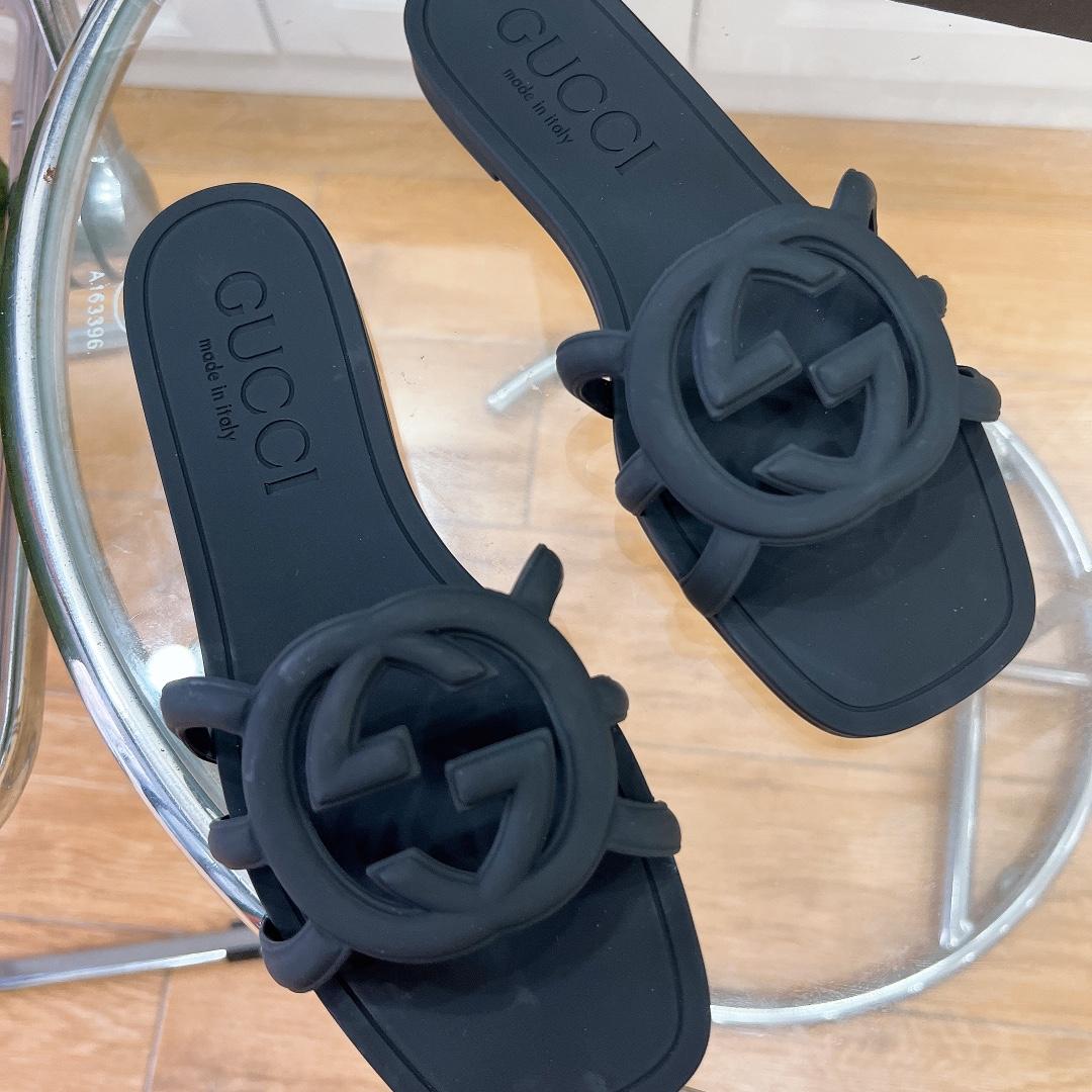 Gucci Women's Interlocking G Slide Sandal - DopestKickz