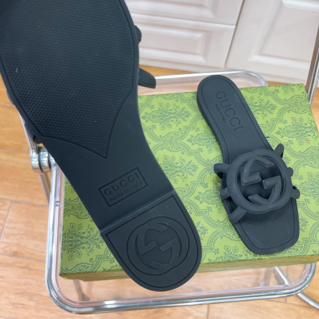 Gucci Women's Interlocking G Slide Sandal - DopestKickz