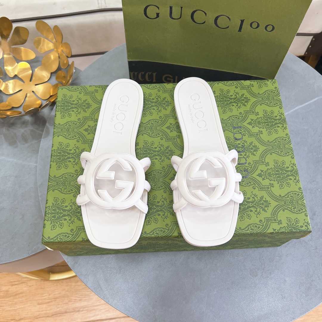 Gucci Women's Interlocking G Slide Sandal - DopestKickz