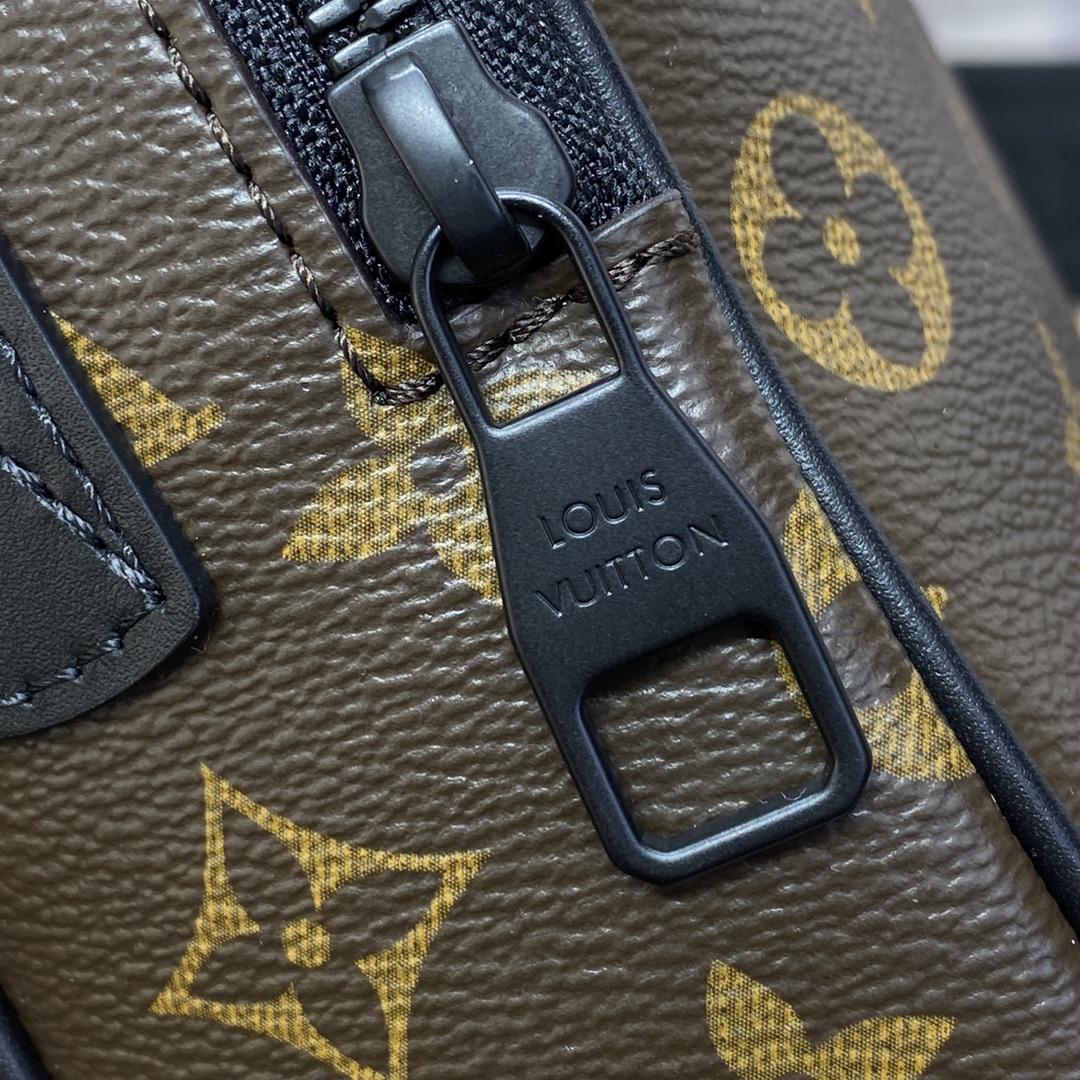 Louis Vuitton Quest Messenger  M46973 - DopestKickz
