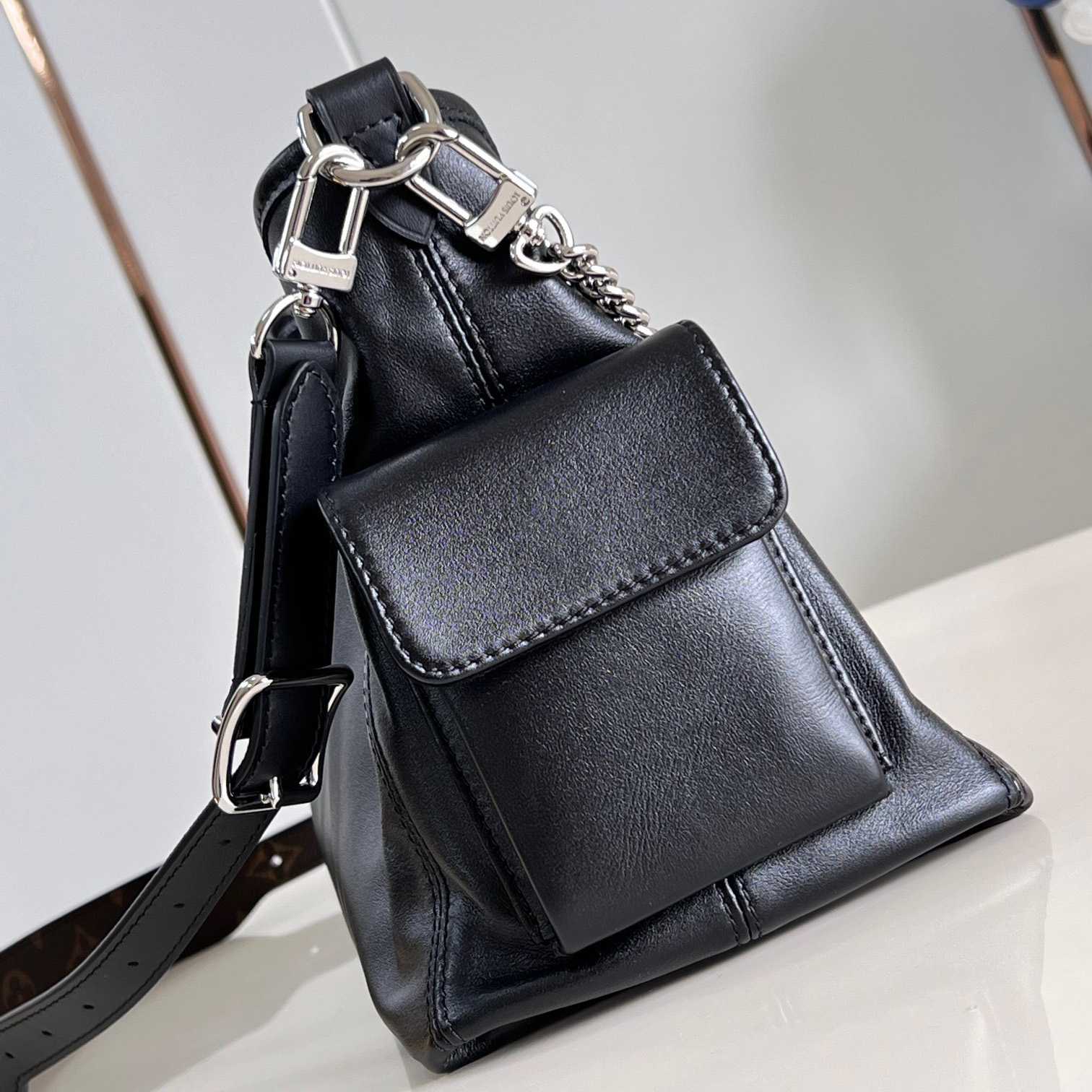 Louis Vuitton CarryAll Cargo PM   M24861 - DopestKickz