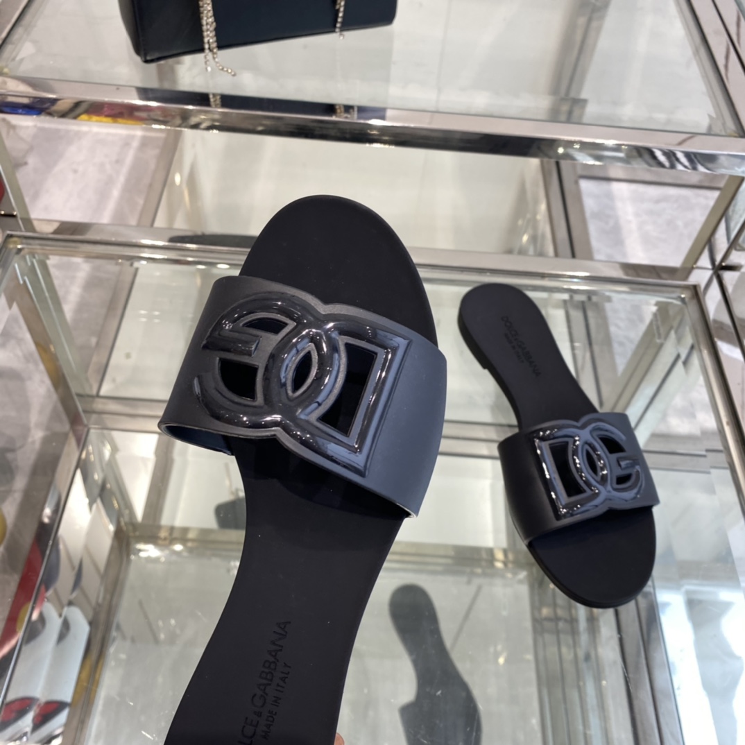 Dolce & Gabbana Rubber Beachwear Sliders - DopestKickz