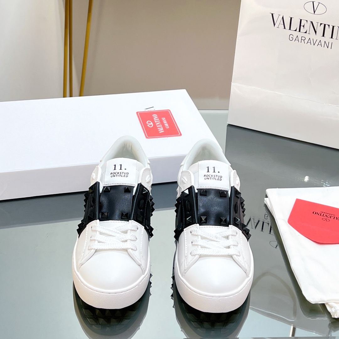 Valenti Garavani Rockstud Untitled Low-top Sneakers - DopestKickz