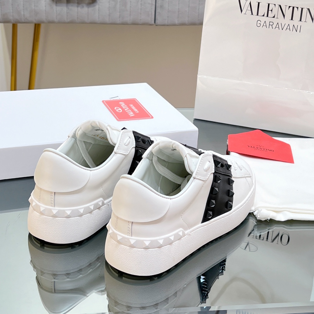 Valenti Garavani Rockstud Untitled Low-top Sneakers - DopestKickz