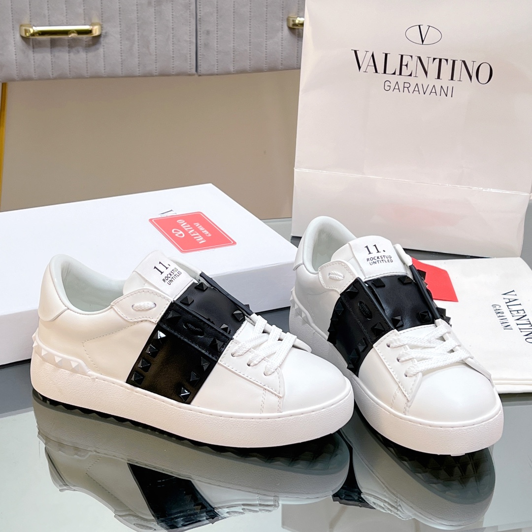 Valenti Garavani Rockstud Untitled Low-top Sneakers - DopestKickz