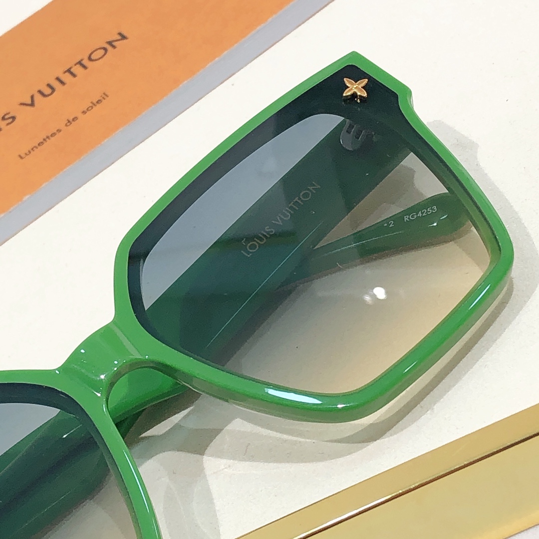 Louis Vuitton Sunglasses  Z0286 - DopestKickz