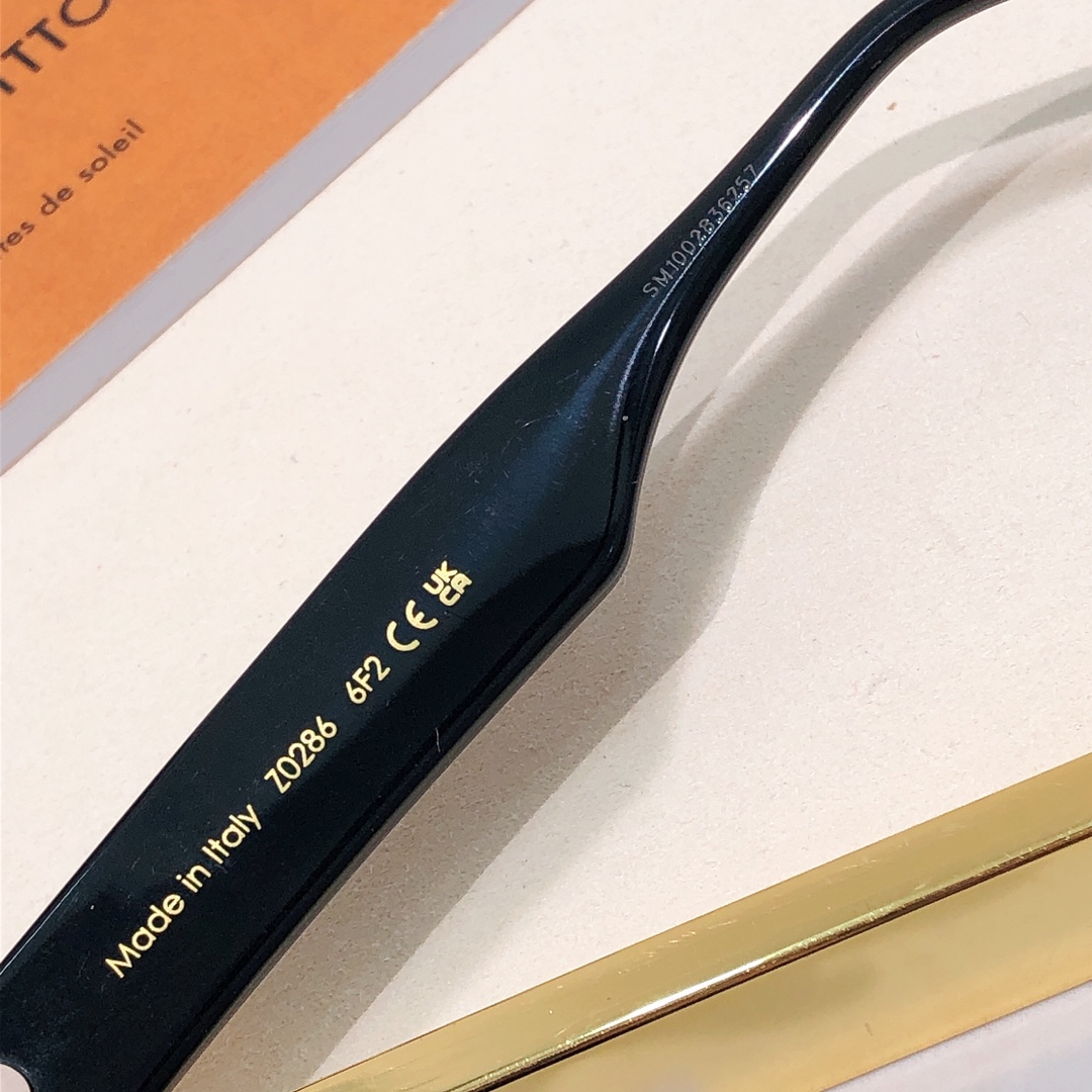 Louis Vuitton Sunglasses  Z0286 - DopestKickz