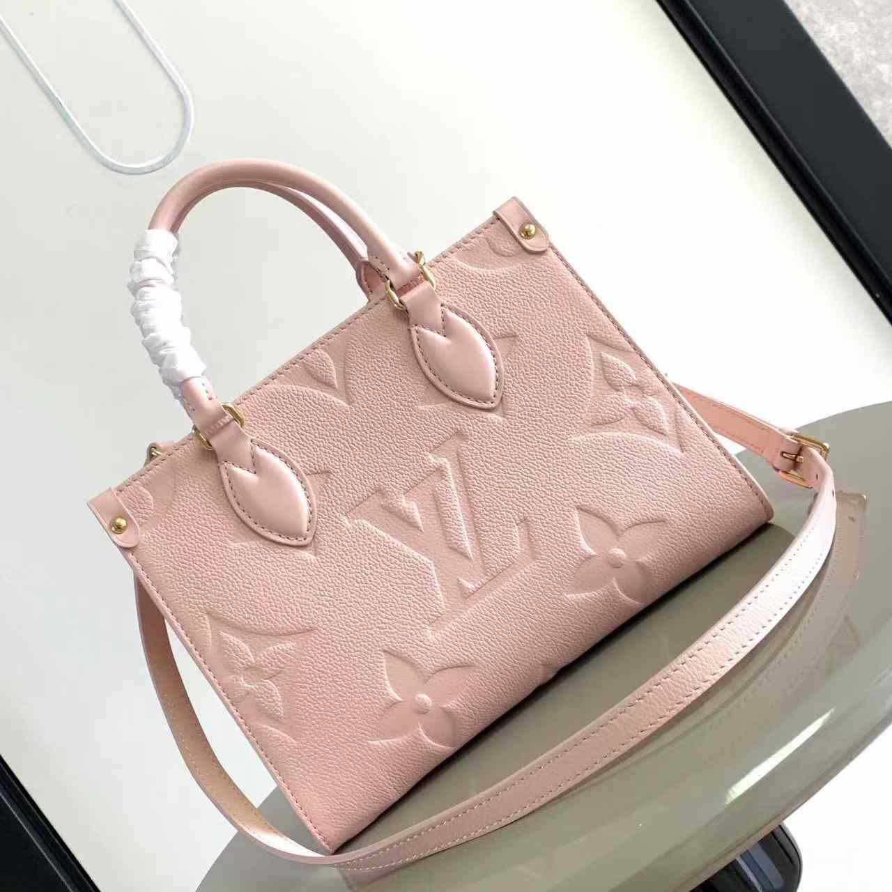 Louis Vuitton OnTheGo   M45654   25-19-11.5cm - DopestKickz