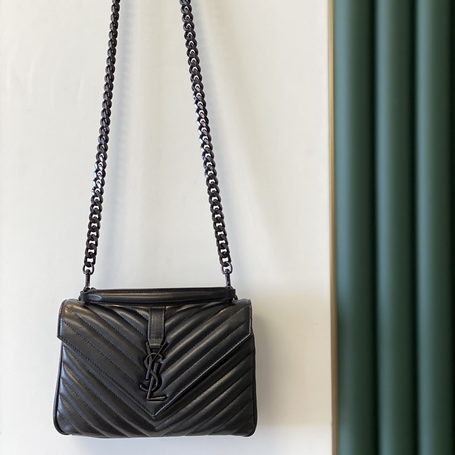 Saint Laurent Leather Shoulder Bag Black  (24x17x6.5cm) - DopestKickz