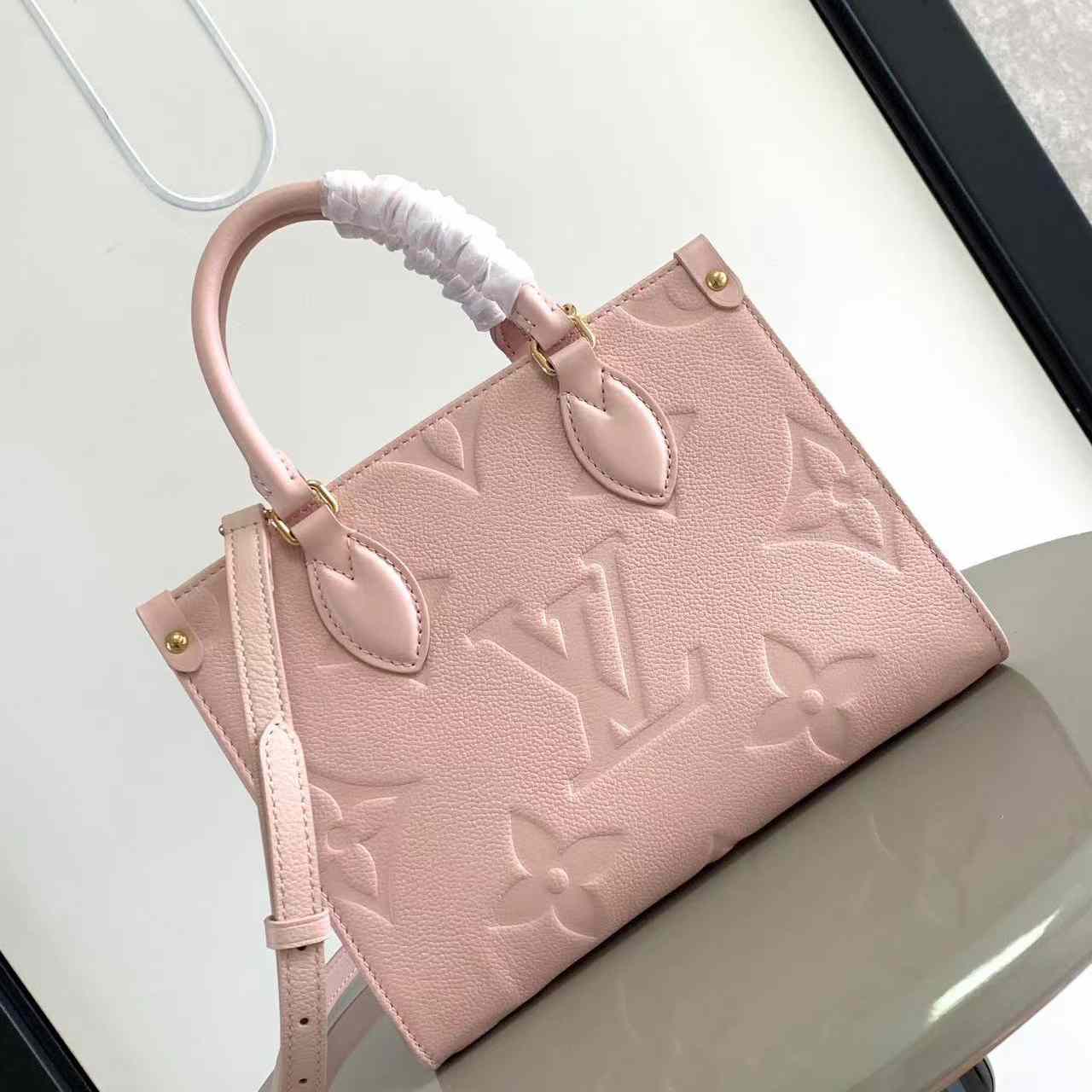 Louis Vuitton OnTheGo PM   M47135 - DopestKickz
