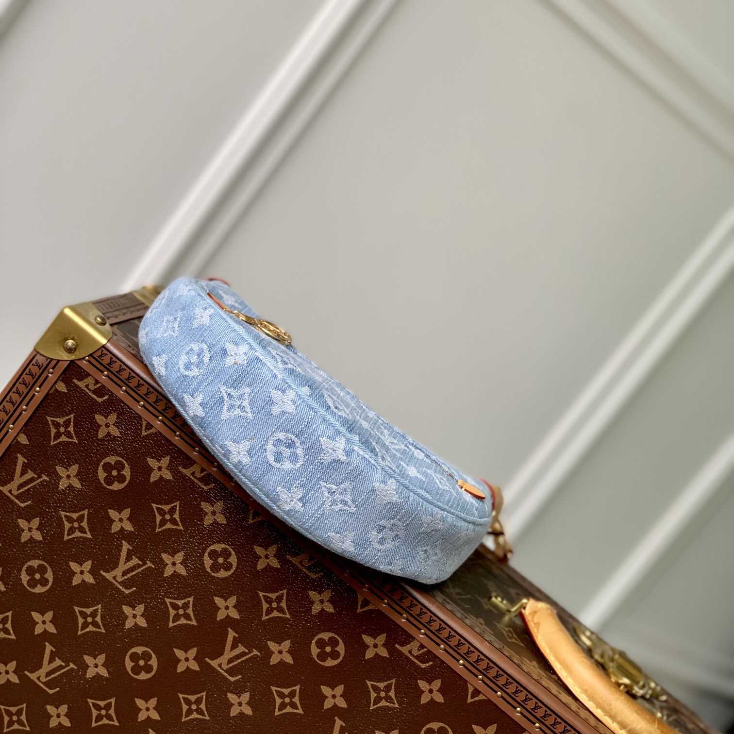 Louis Vuitton Loop  M24846 - DopestKickz