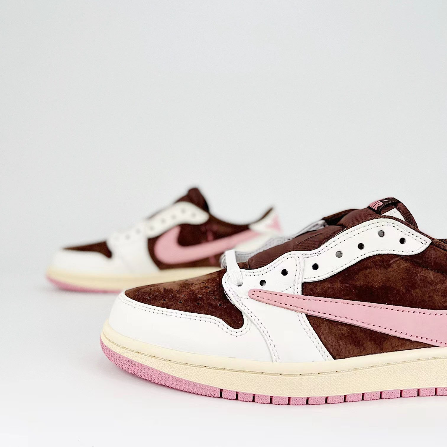Travis Scott x Air Jordan 1 Low  Sneaker   DZ4137-206 - DopestKickz