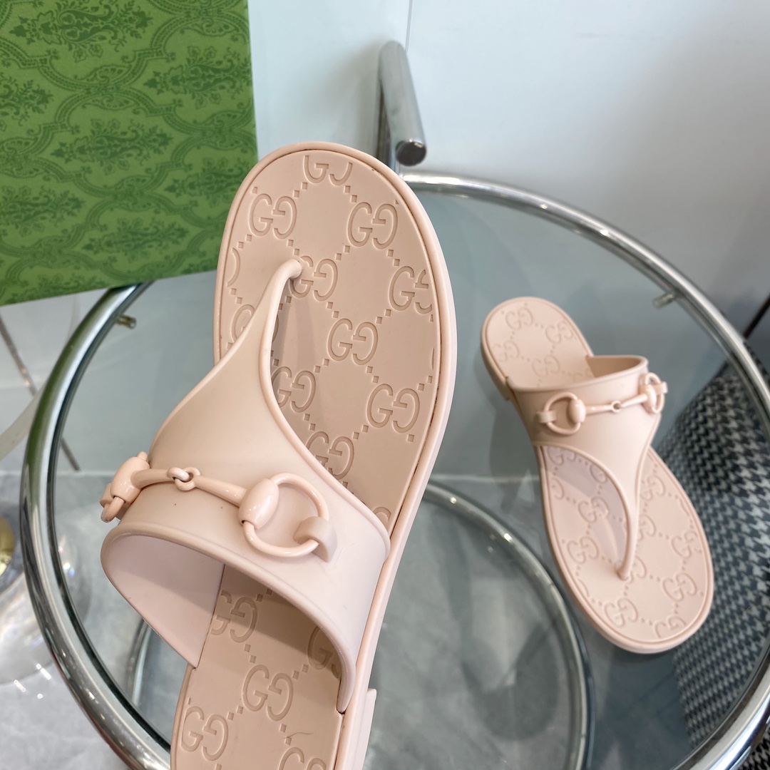 Gucci Women's Thong Sandal With Horsebit  - DopestKickz