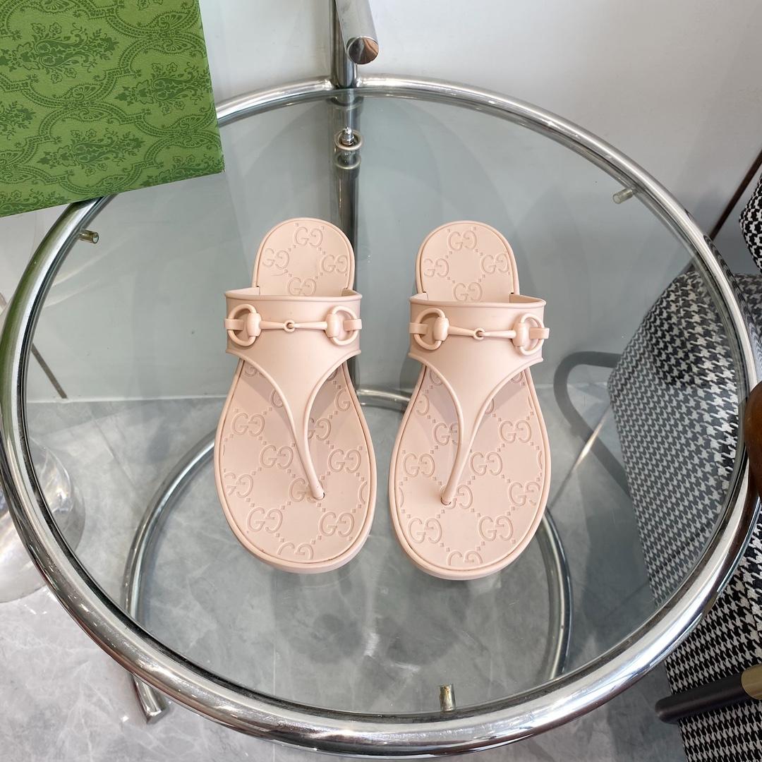 Gucci Women's Thong Sandal With Horsebit  - DopestKickz