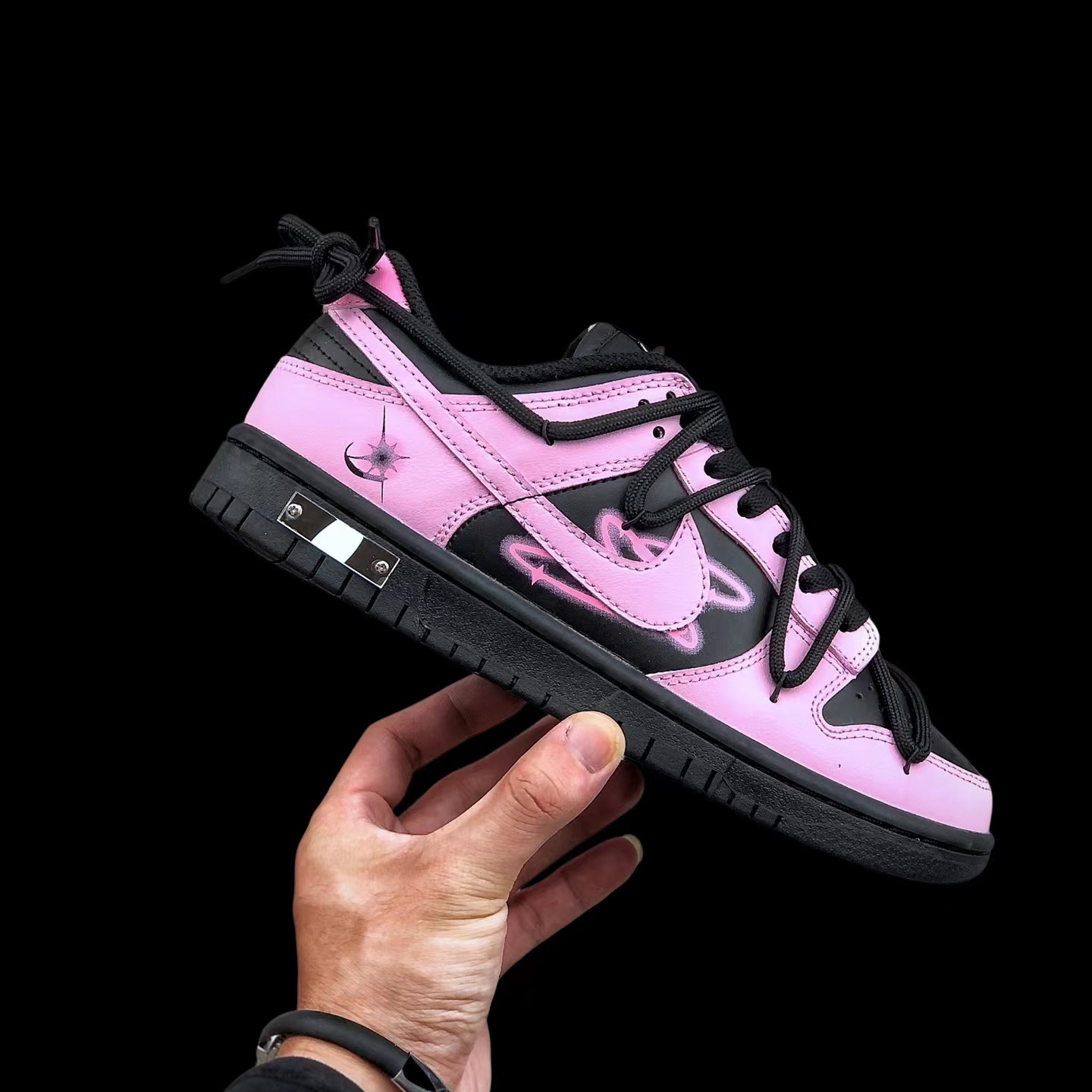 Nike SB Dunk Low Sneaker      - DopestKickz