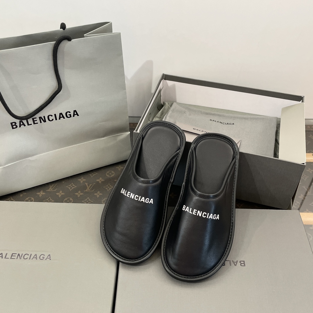 Balenciaga Logo-print Leather Slippers - DopestKickz