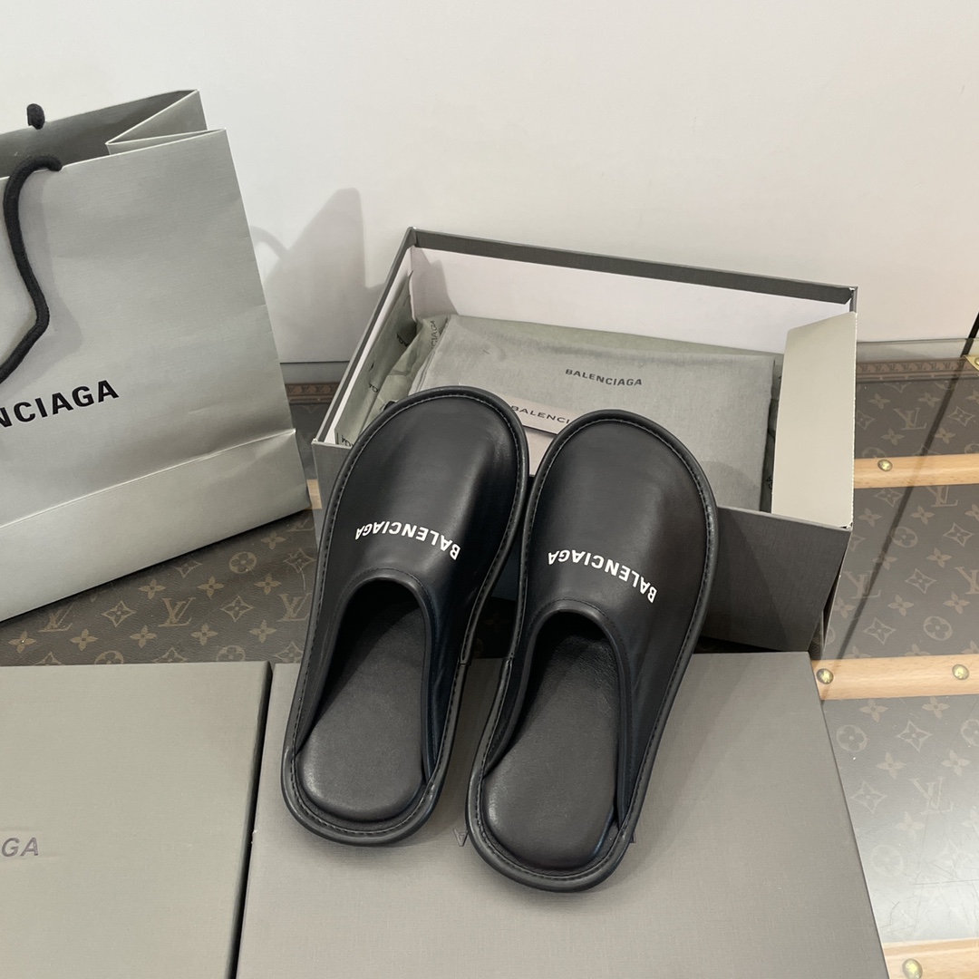 Balenciaga Logo-print Leather Slippers - DopestKickz