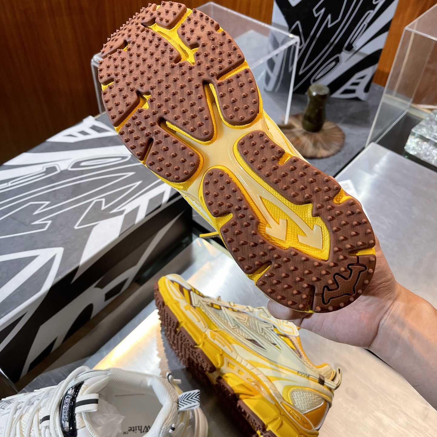 Off-White Be Right Back - DopestKickz