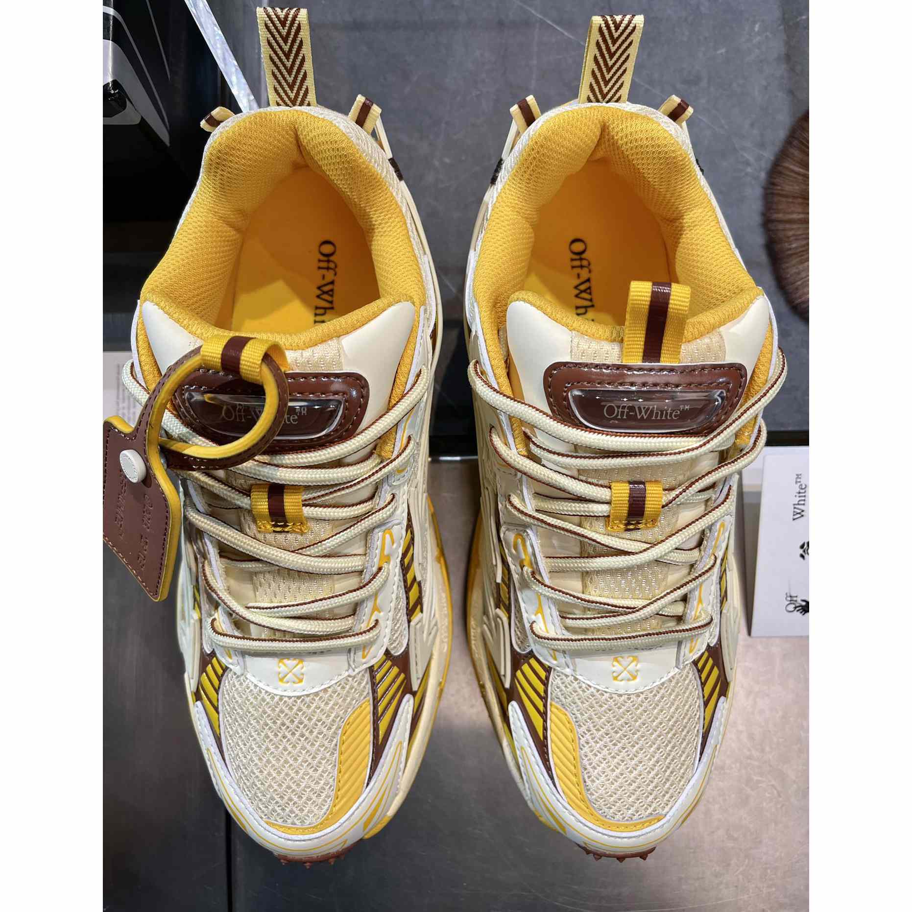 Off-White Be Right Back - DopestKickz