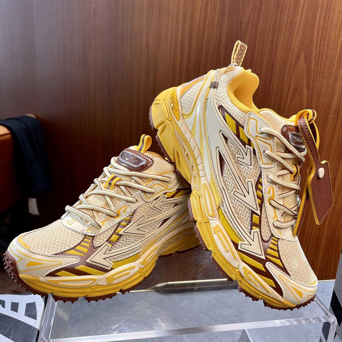 Off-White Be Right Back - DopestKickz