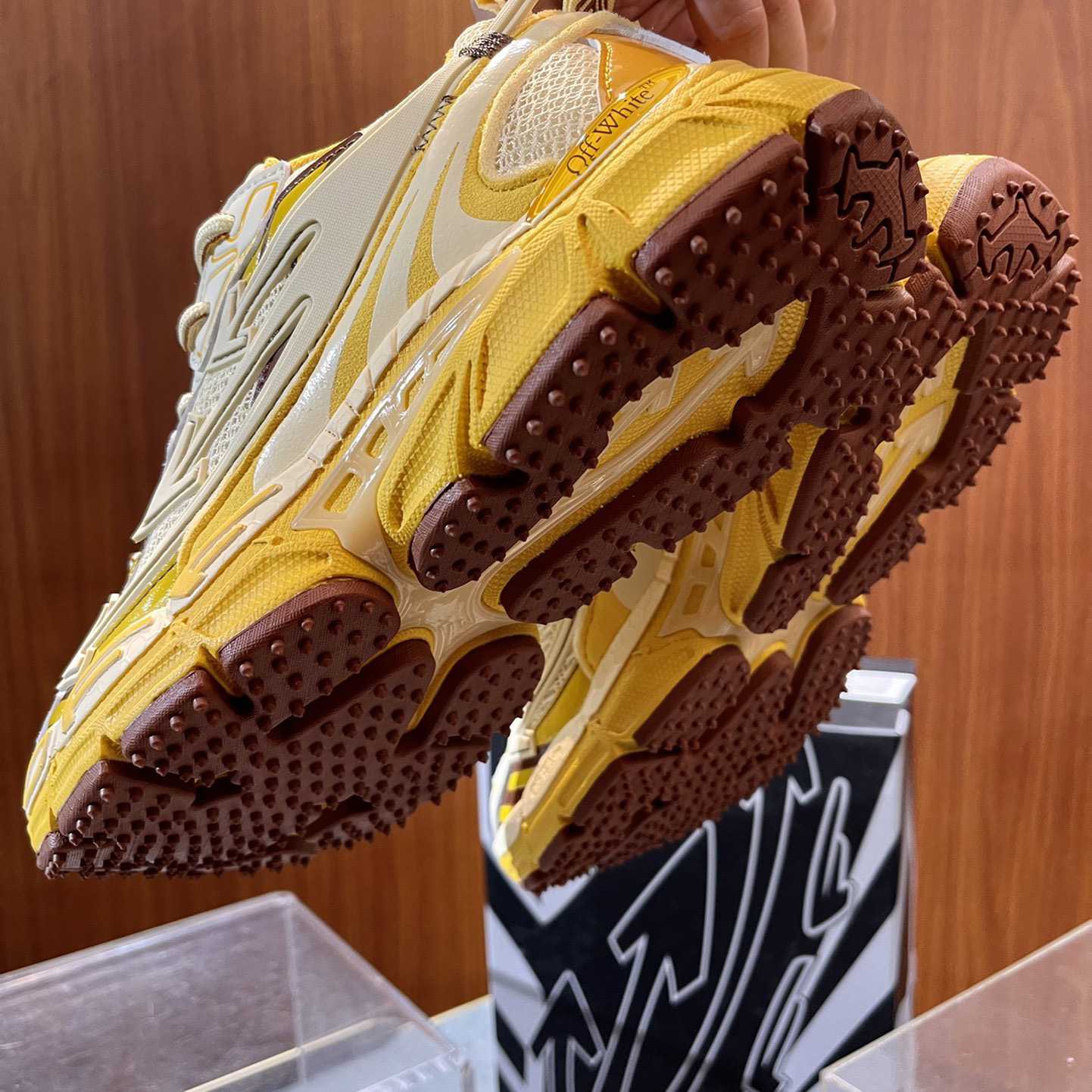 Off-White Be Right Back - DopestKickz