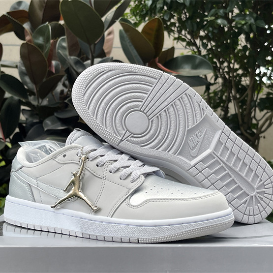 Air Jordan 1 Low OG “Metallic Silver Sneaker      CZ0790-002 - DopestKickz